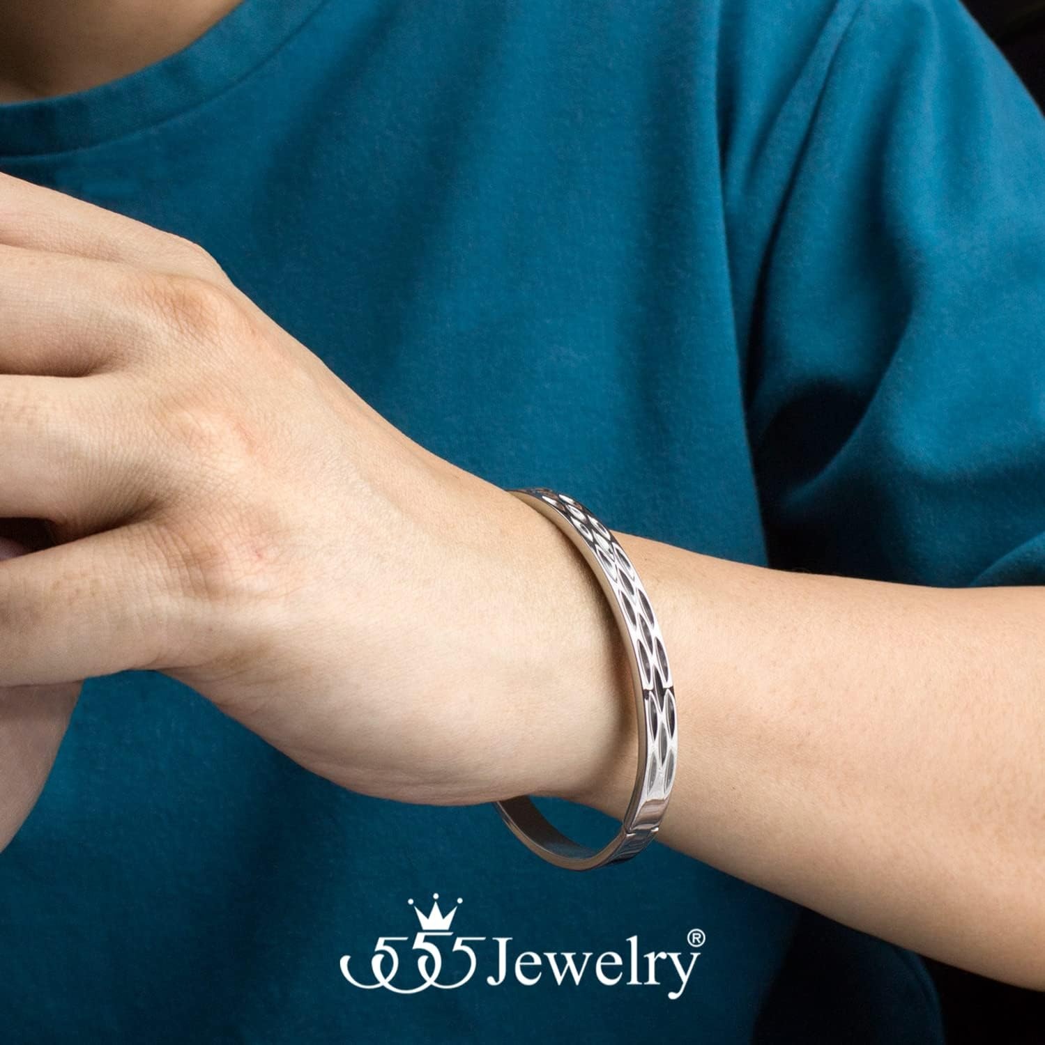 image:image555Jewelry Stainless Steel Hinged Shimmer Cut Cuff Bangle Bracelet for Women amp MenSilver
